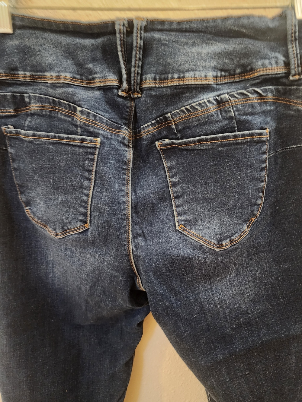 Sz 16 Royalty Wannabetta Butt 3 Button Dark Wash Shaping & Lifting Capris - Picture 5 of 5